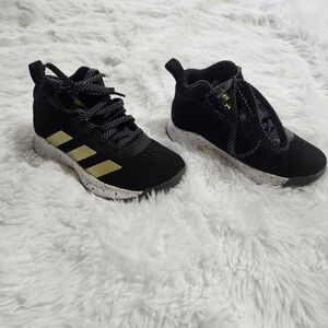 little boys black and gold Adidas basketball shoe sz 11k